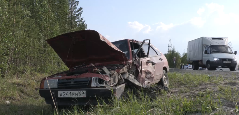 В ДТП на трассе Сургут – Салехард пострадал человек