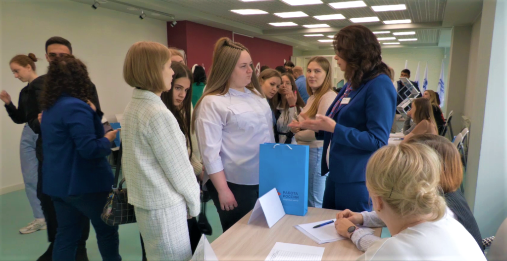 В Муравленко провели второй этап ярмарки трудоустройства