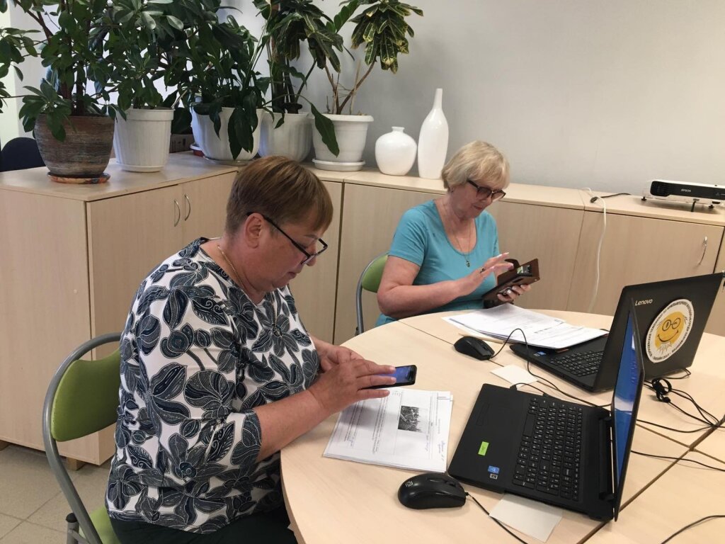 Муравленковские пенсионеры проверили навыки компьютерной грамотности