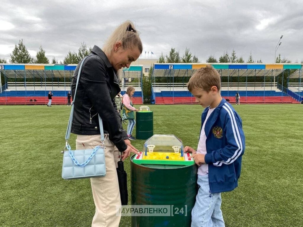 Муравленковцы сыграли в дворовые игры