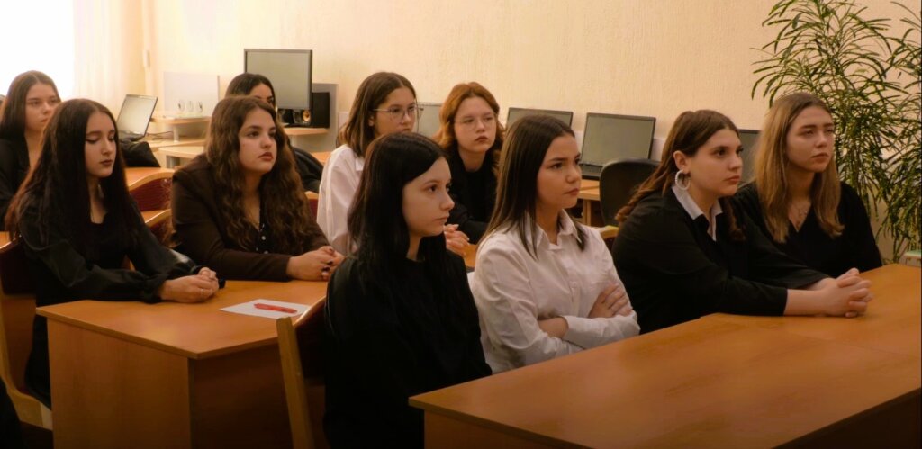 Студентам колледжа рассказали о пользе волонтёрства