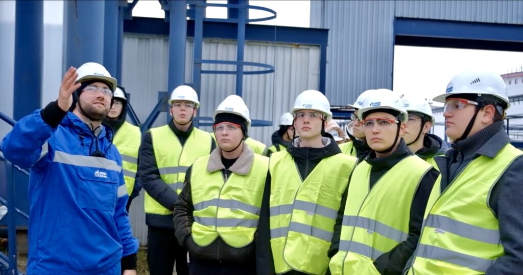 Девятиклассников познакомили с профессией нефтяника