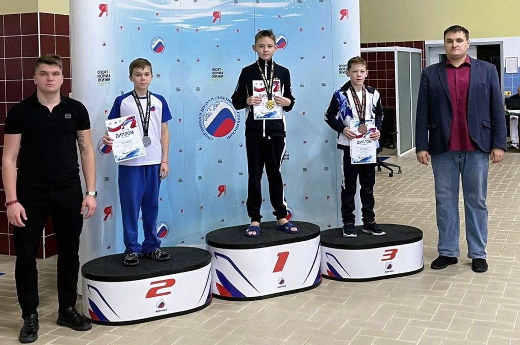 Муравленковские пловцы вернулись домой с медалями