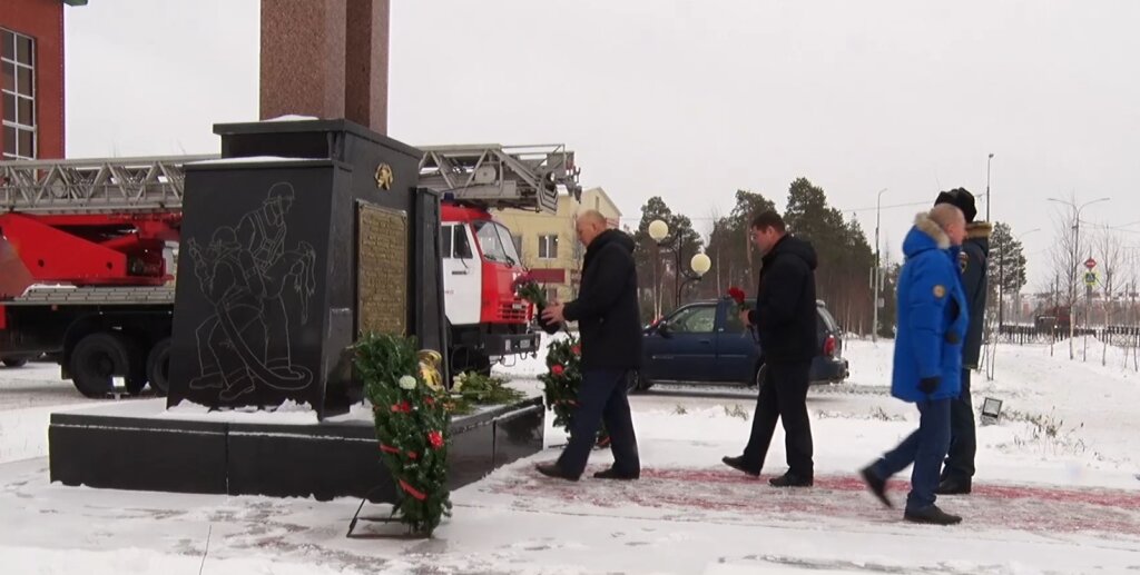 Пожарные Муравленко почтили память Сергея Тарасова
