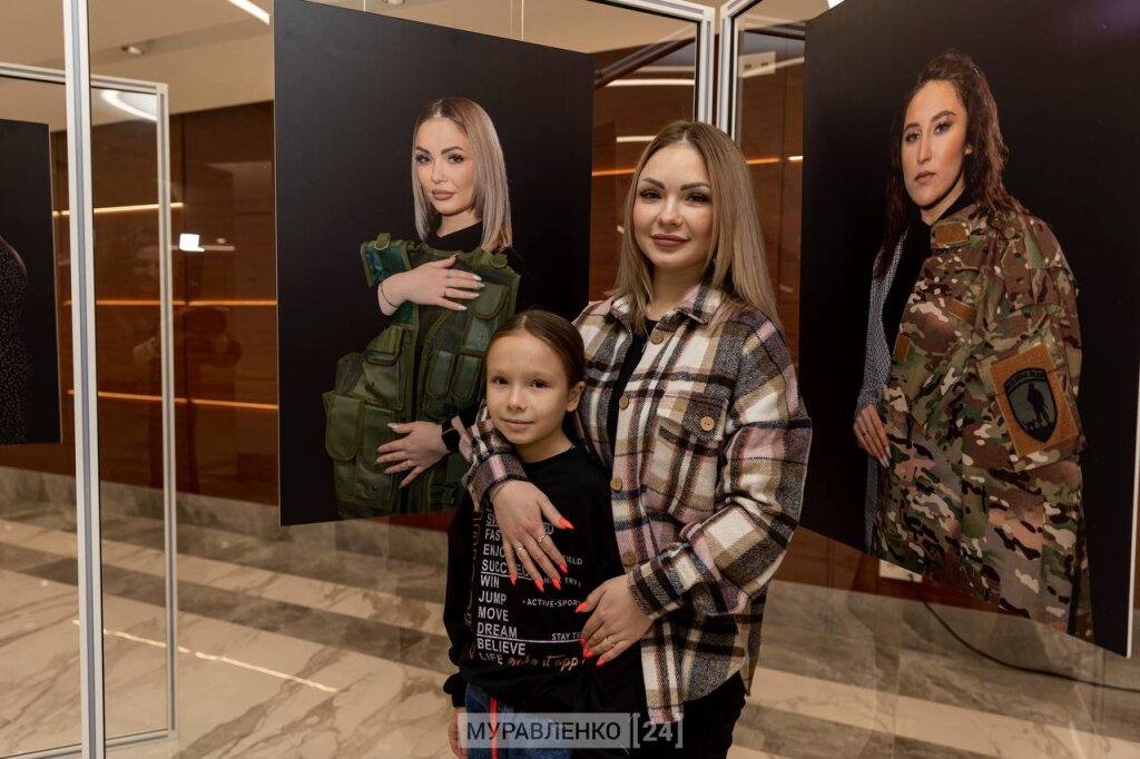 В Муравленко открылась уникальная фотовыставка «Жёны и матери героев»