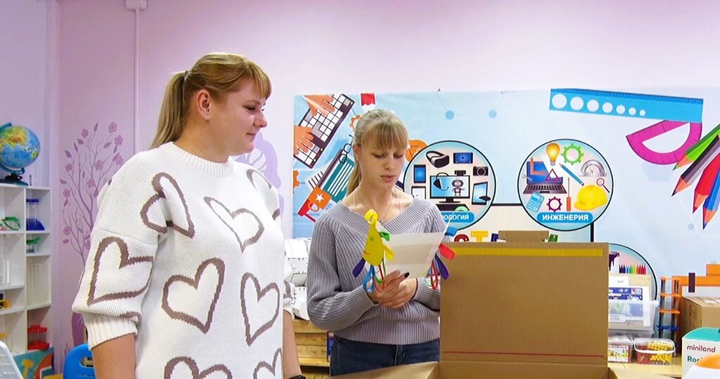 Педагоги «Солнышка» отправили посылку подшефному детсаду