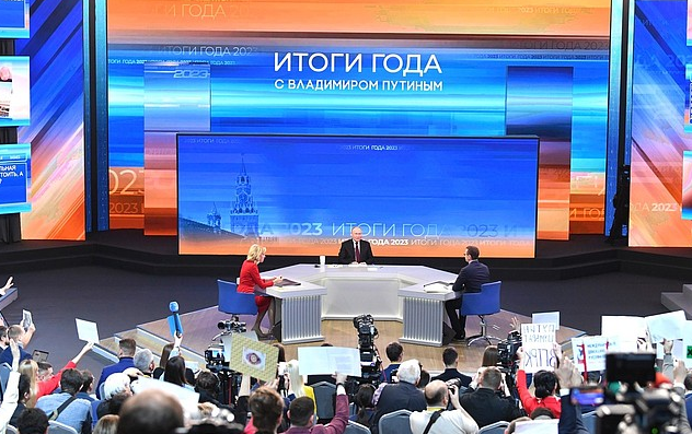 Это от души! Владимир Путин поблагодарил волонтеров во время прямой линии