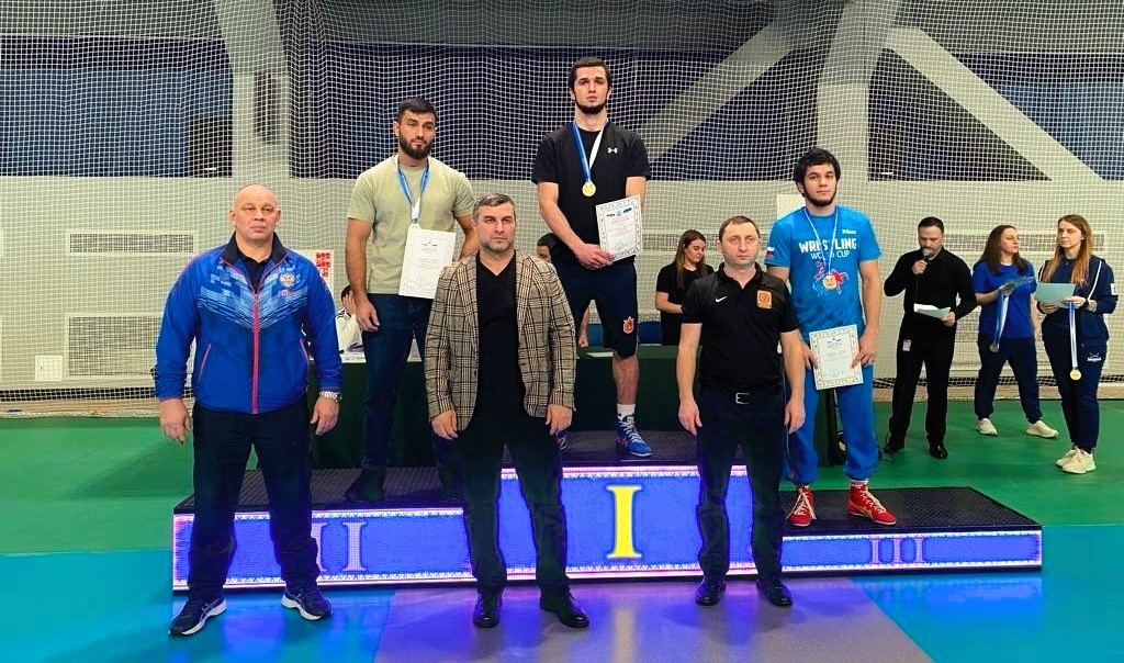 Борцы Муравленко – победители и призеры окружного чемпионата