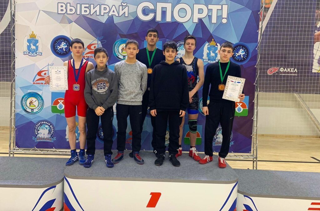 Борцы Муравленко вошли в топ-5 первенства Урала