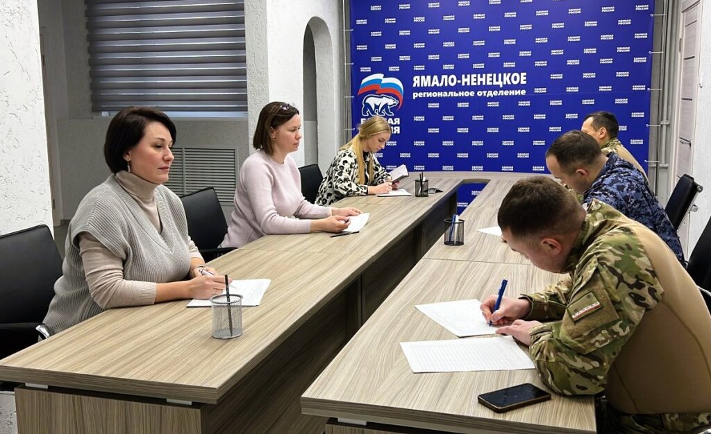 На Ямале провели Единый день сбора подписей
