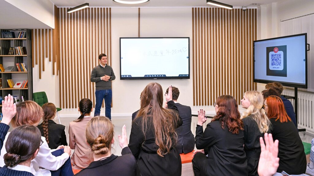 Дмитрий Артюхов дал старт Году детства на Ямале