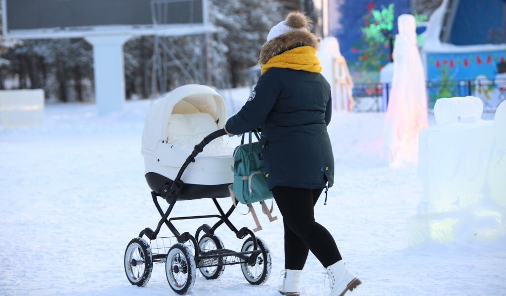 Родители продолжат получать пособие по уходу за ребенком до полутора лет при досрочном выходе на работу