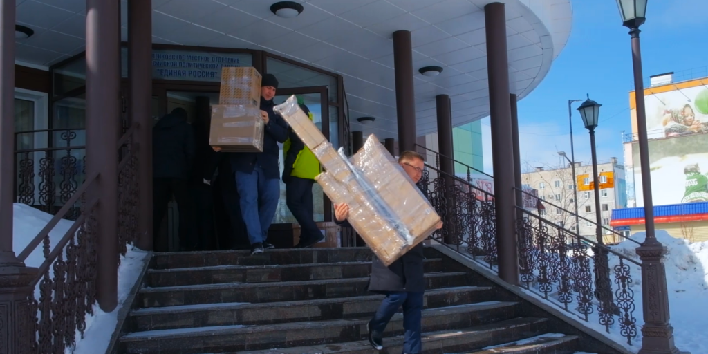 Муравленковцы отправили большую партию гумпомощи в Волноваху