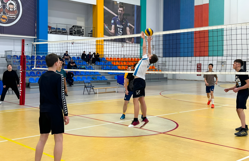 В Муравленко прошли соревнования по волейболу