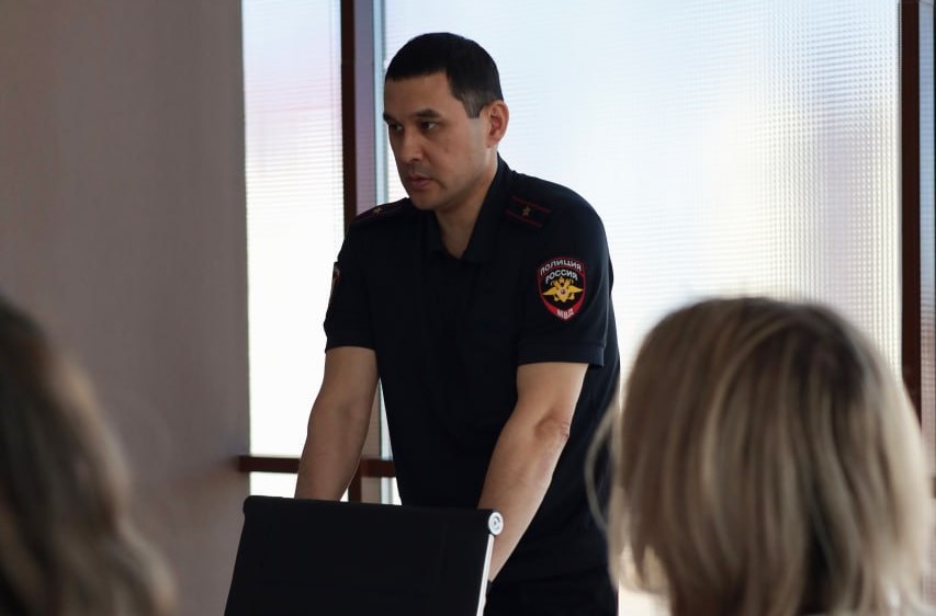 Полицейские Муравленко организовали встречу с предпринимателями города