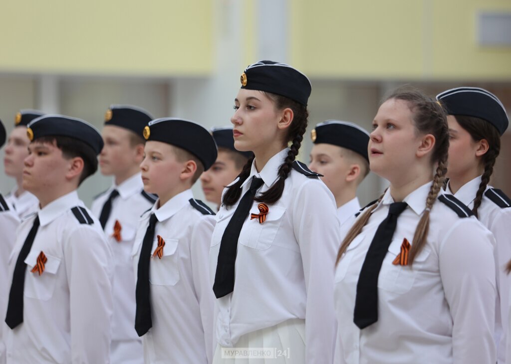 Восьмиклассники показали отличную выправку и строевую подготовку