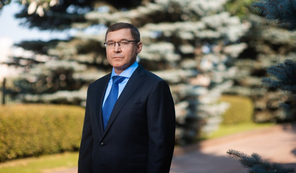 Полпред президента России Владимир Якушев поздравил медиков с профессиональным праздником