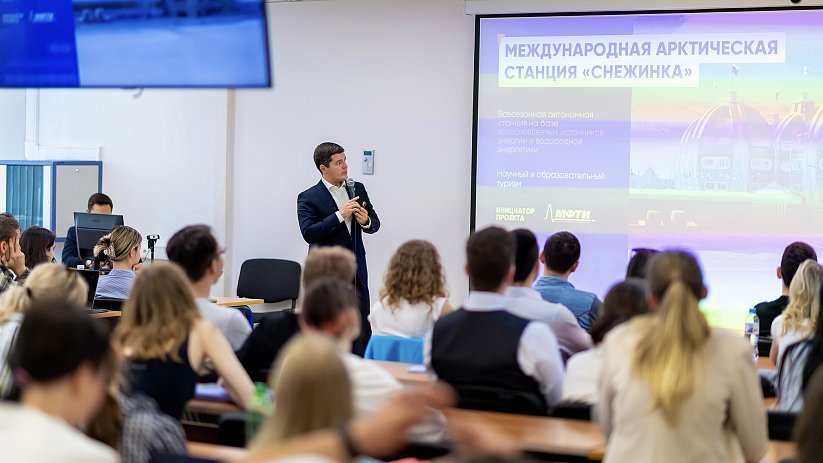 Дмитрий Артюхов рассказал студентам ВШЭ о новом нацпроекте
