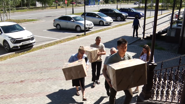 В Волновахский район отправили посылки со спортинвентарём