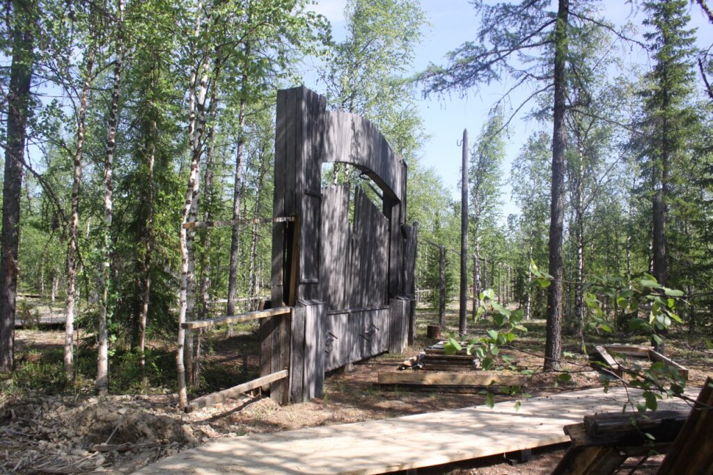 У разъезда «Глухариный» продолжается восстановление лагпункта 501-й стройки