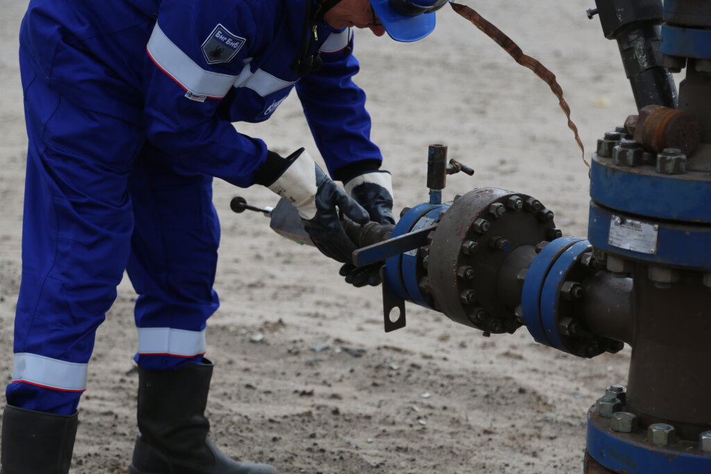 Глава региона поздравил работников нефтяной и газовой промышленности