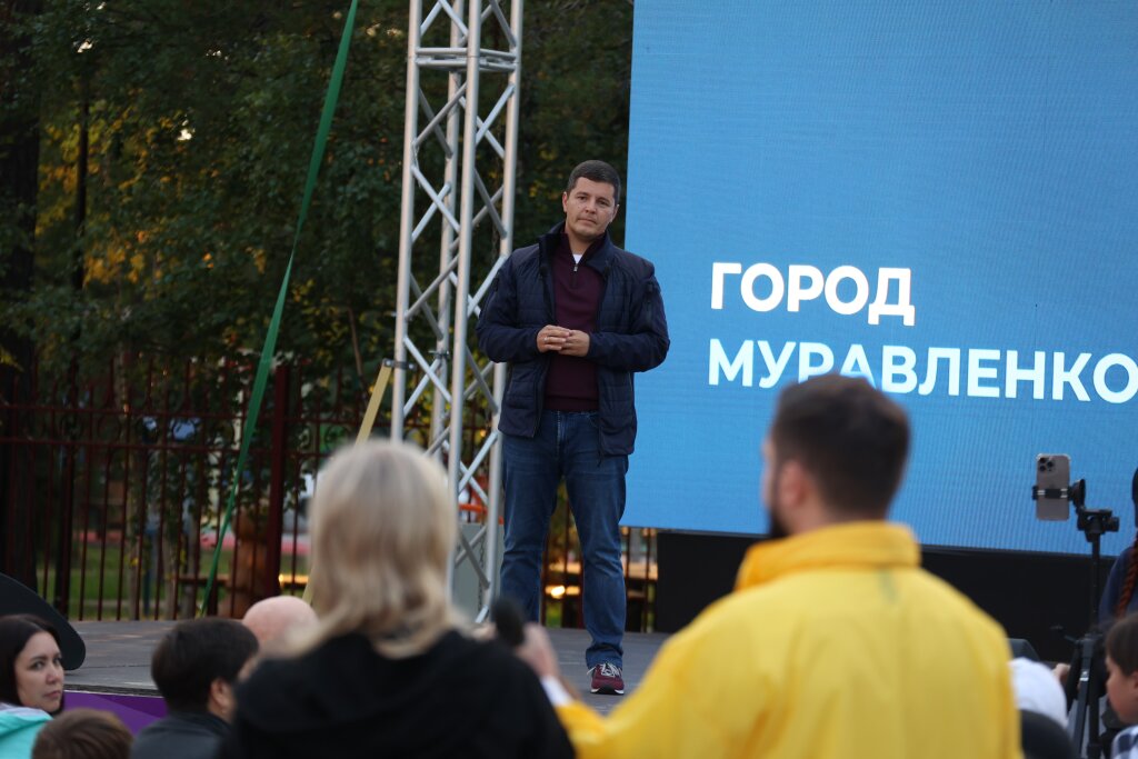 Губернатор округа встретился с жителями Муравленко