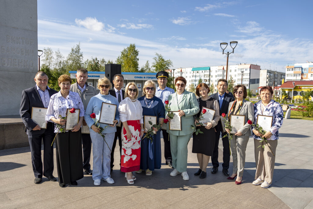 Городскую Доску почёта обновили к 40-летию Муравленко