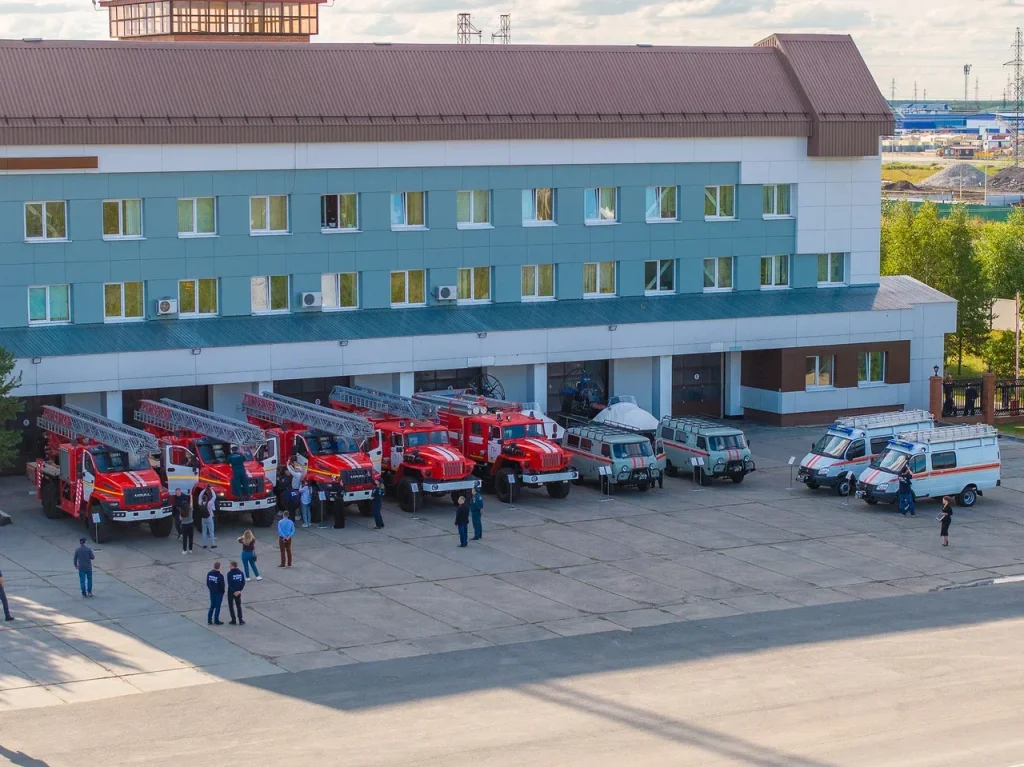 Ямальским спасателям и пожарным передали новую технику