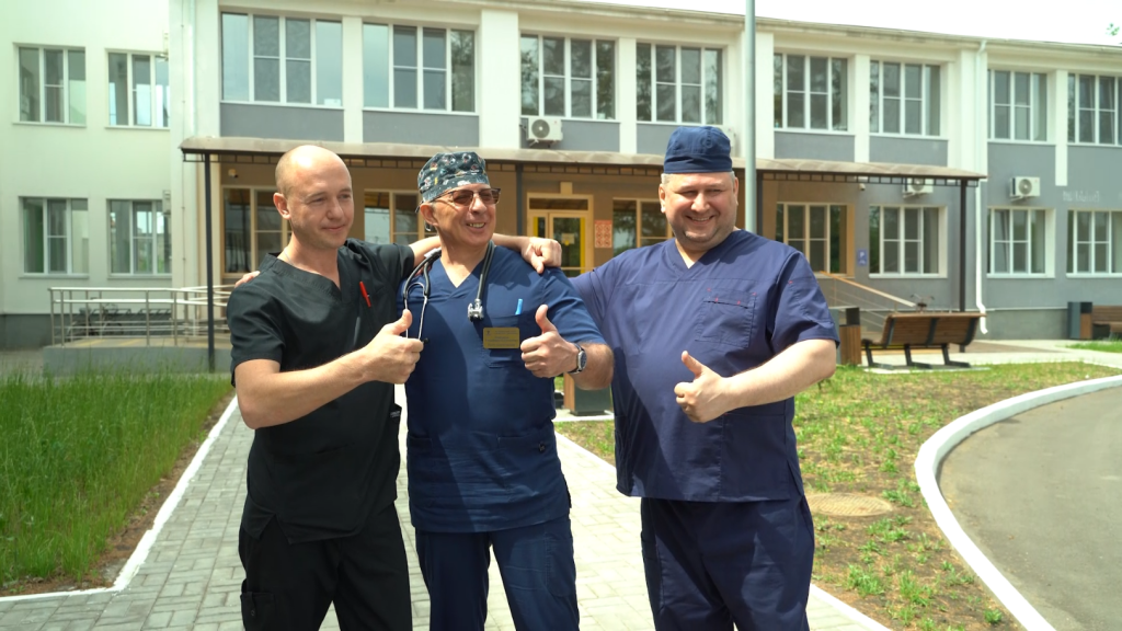 Муравленковские медики помогают коллегам из новых регионов