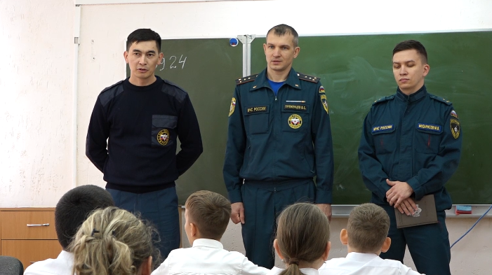 В 5-й школе открылся кадетский класс МЧС России