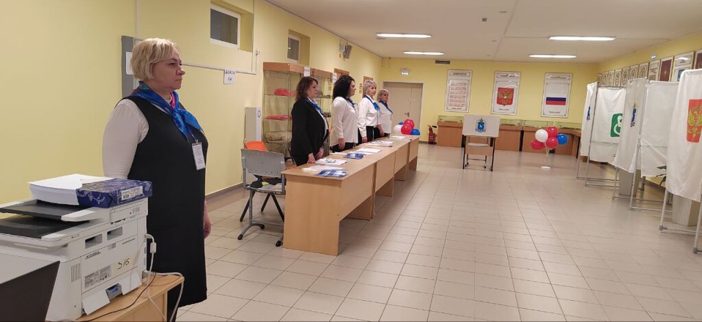 Голосование в Муравленко началось с исполнения гимна России