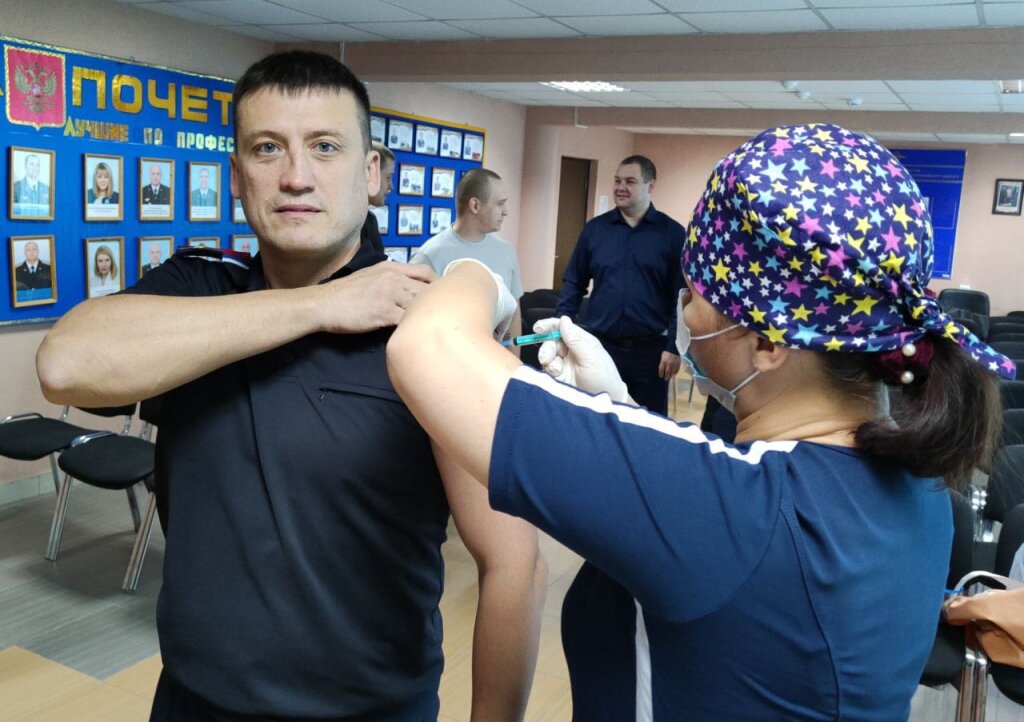Муравленковские полицейские проходят вакцинацию против гриппа