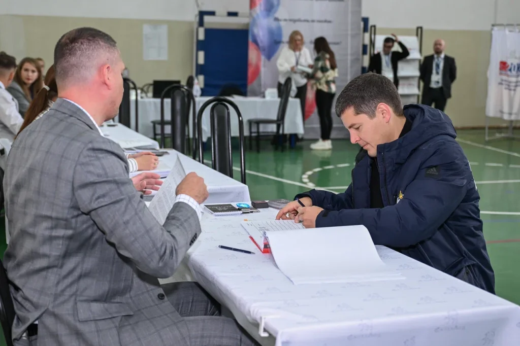 Дмитрий Артюхов проголосовал на выборах нового состава городской Думы Салехарда