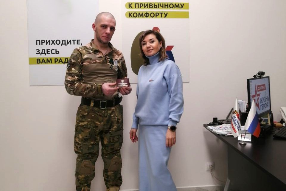 Муравленковцу вручили удостоверение ветерана боевых действий