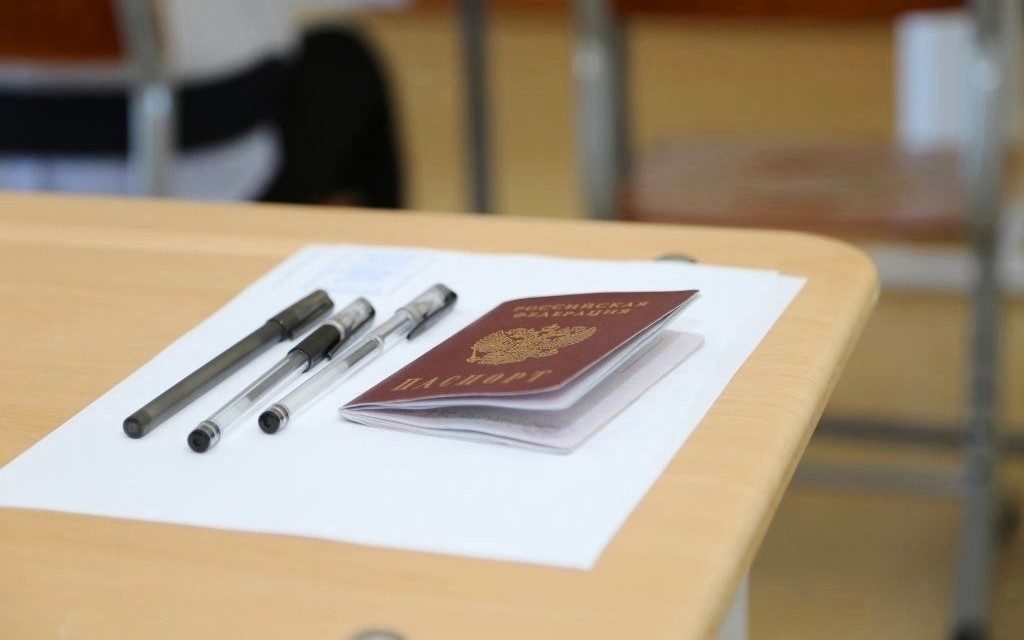Участники Всероссийской олимпиады пишут химию