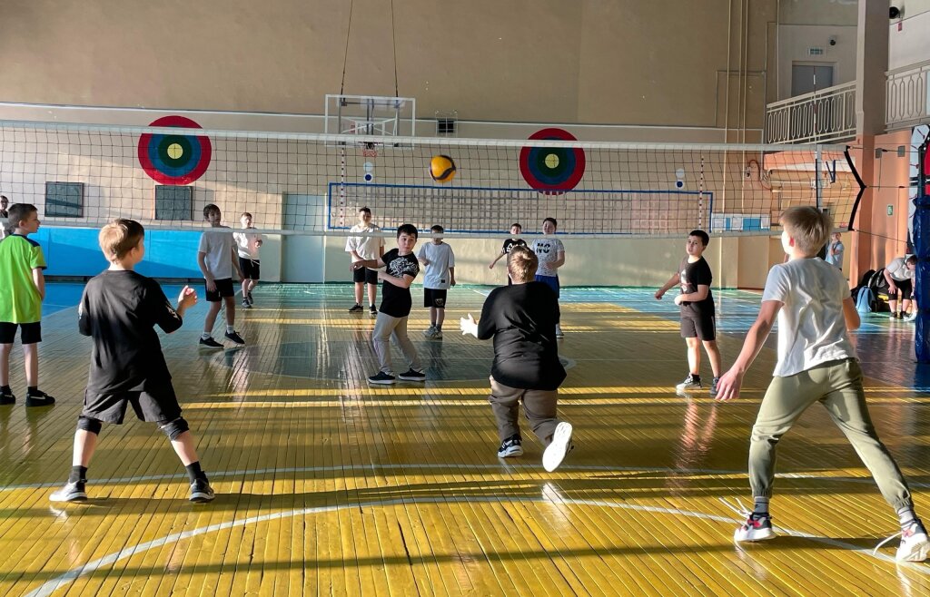 В Муравленко состоялись соревнования по пионерболу среди школьных команд