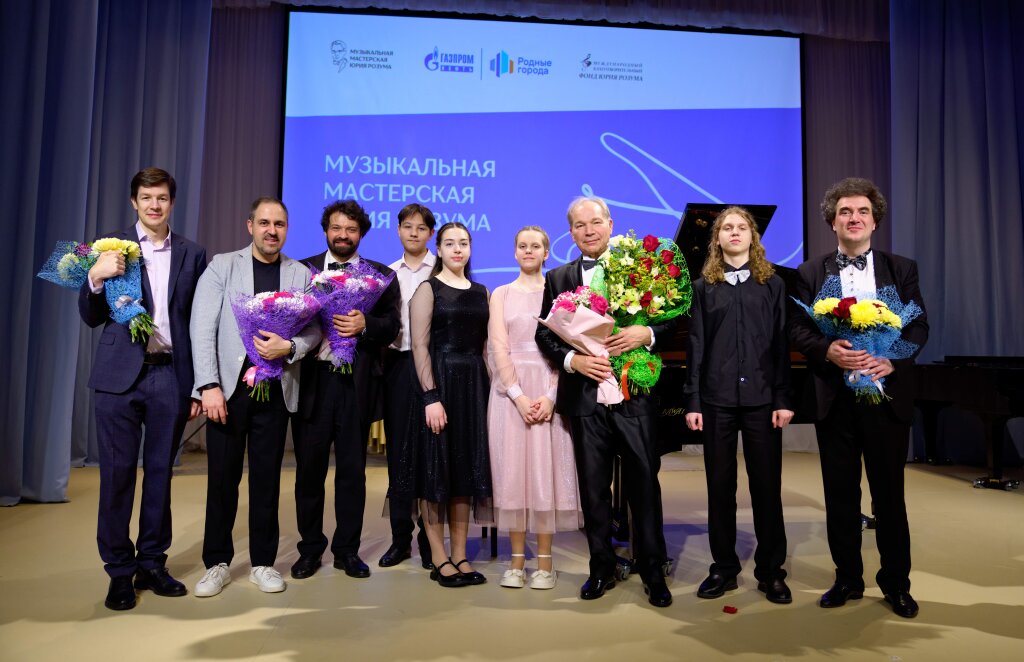 Муравленковцы посетили музыкальную мастерскую Юрия Розума