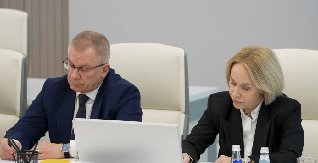Губернатор Дмитрий Артюхов провёл Совет глав