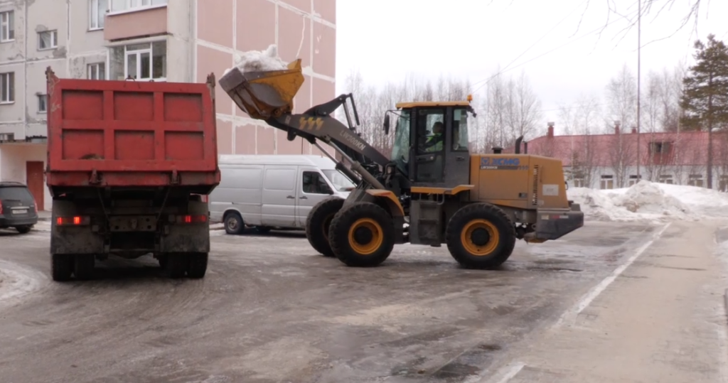 За зиму на полигон вывезли более 650 тысяч кубометров снега