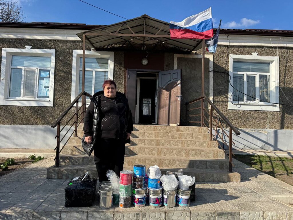 Муравленковцы помогли волновахцам облагородить памятные места