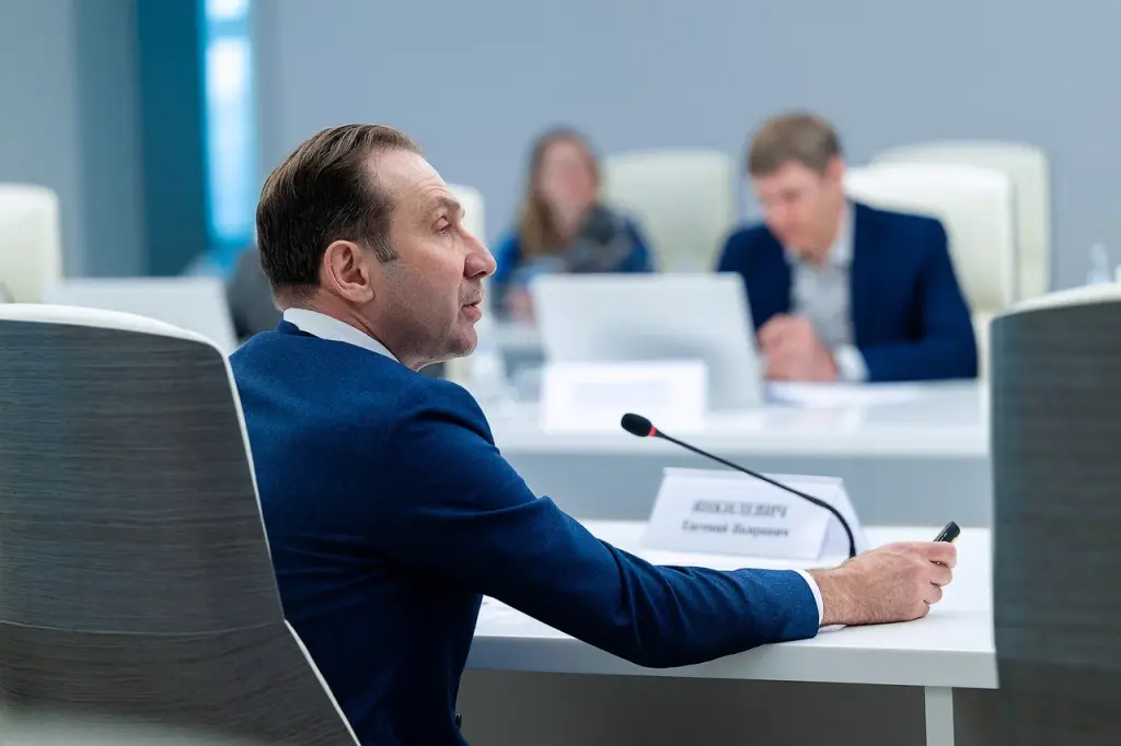 Дмитрий Артюхов и генеральный директор «Новапорт холдинг» обсудили модернизацию аэропорта Салехарда