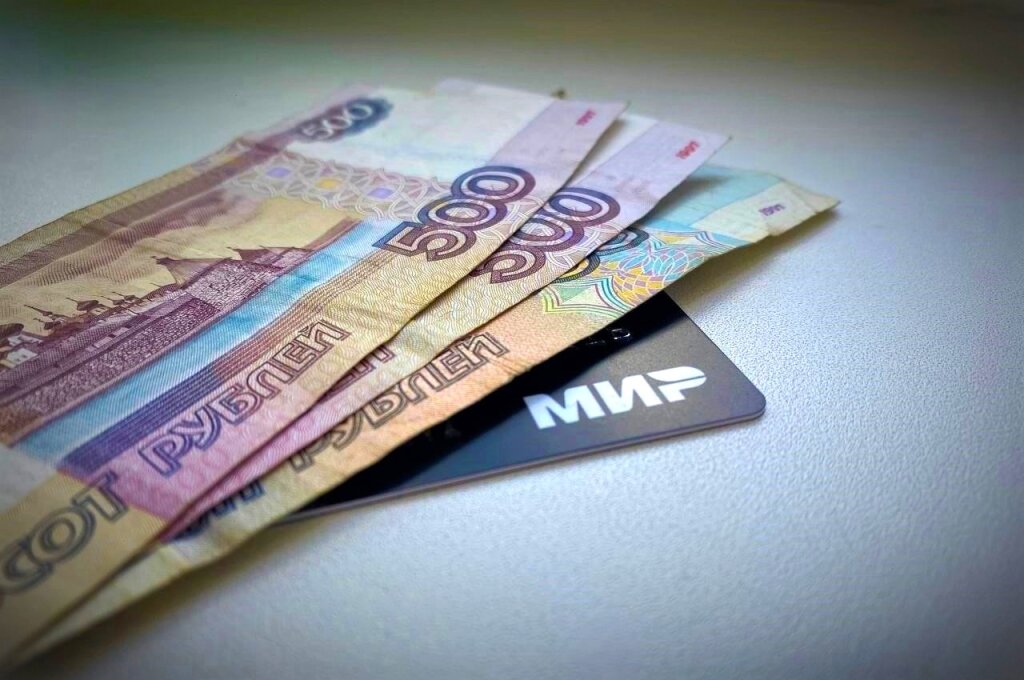 Сегодня на карты ямальцев поступят некоторые социальные выплаты