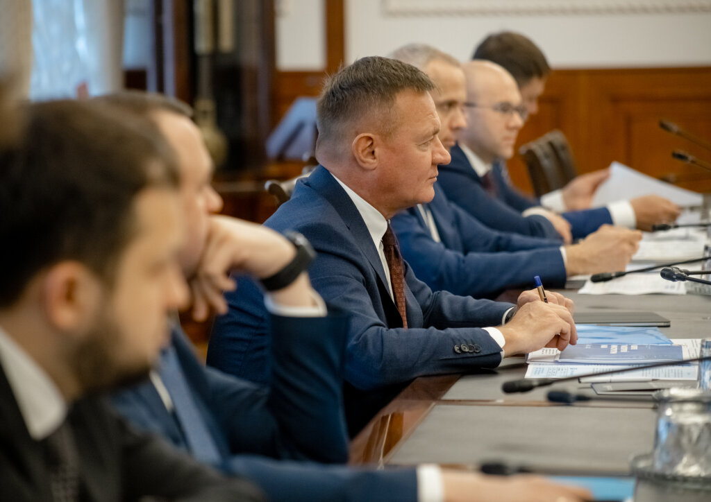 Дмитрий Артюхов и Роман Старовойт обсудили развитие транспортной инфраструктуры на Ямале