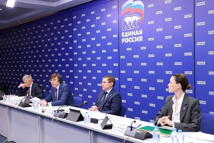 «Единая Россия» и Минпросвещения обсудили вопросы капремонта учреждений образования