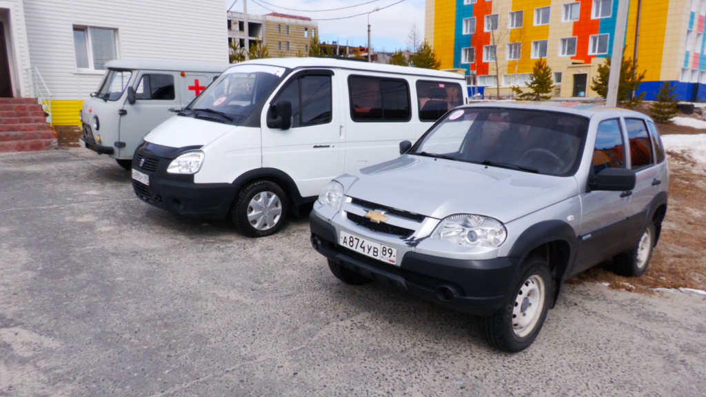 Муравленковцы передадут партию автомобилей и гумпомощи на фронт