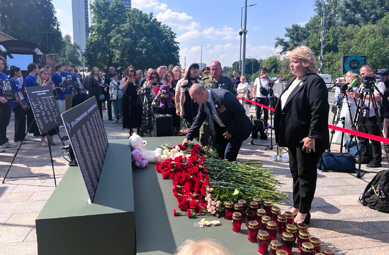 Сотрудники регионального представительства почтили память детей, погибших в Донбассе