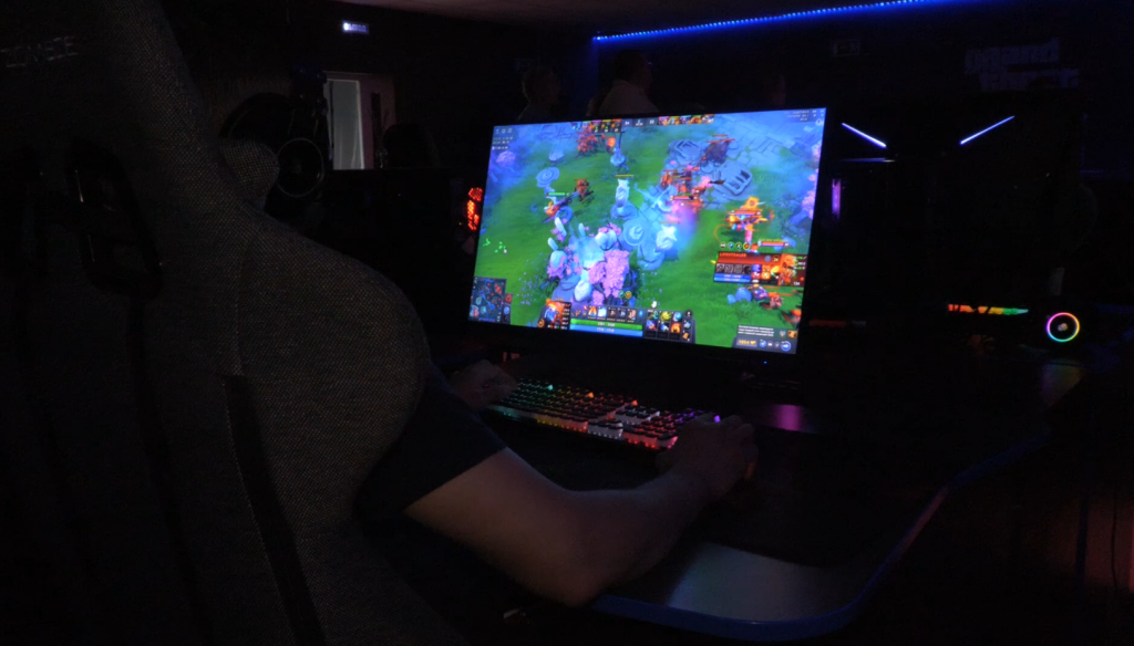 Общественники посетили компьютерные клубы