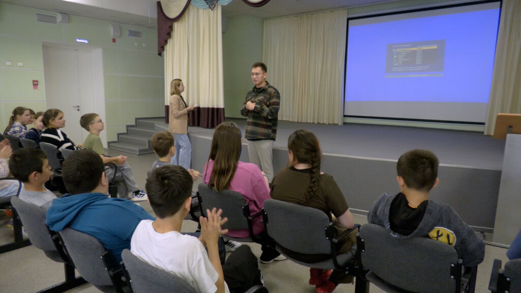 Тимур Сулейменов побывал в гостях в пришкольном лагере