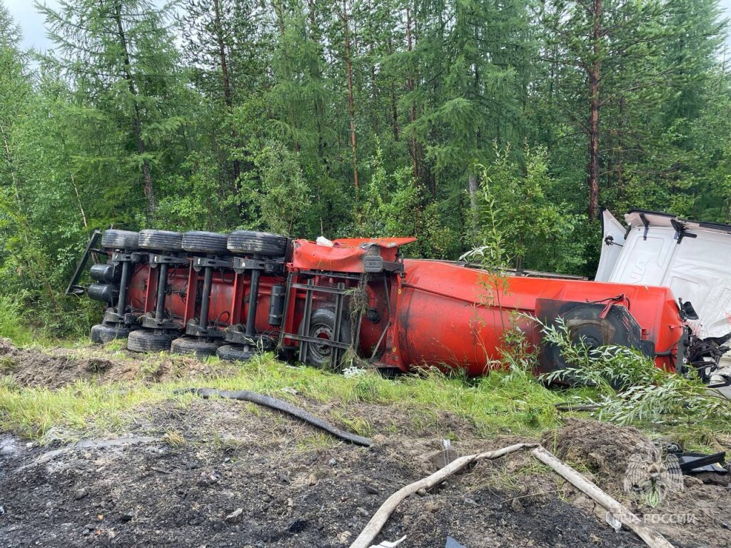 В ДТП на трассе пострадали два водителя грузовика