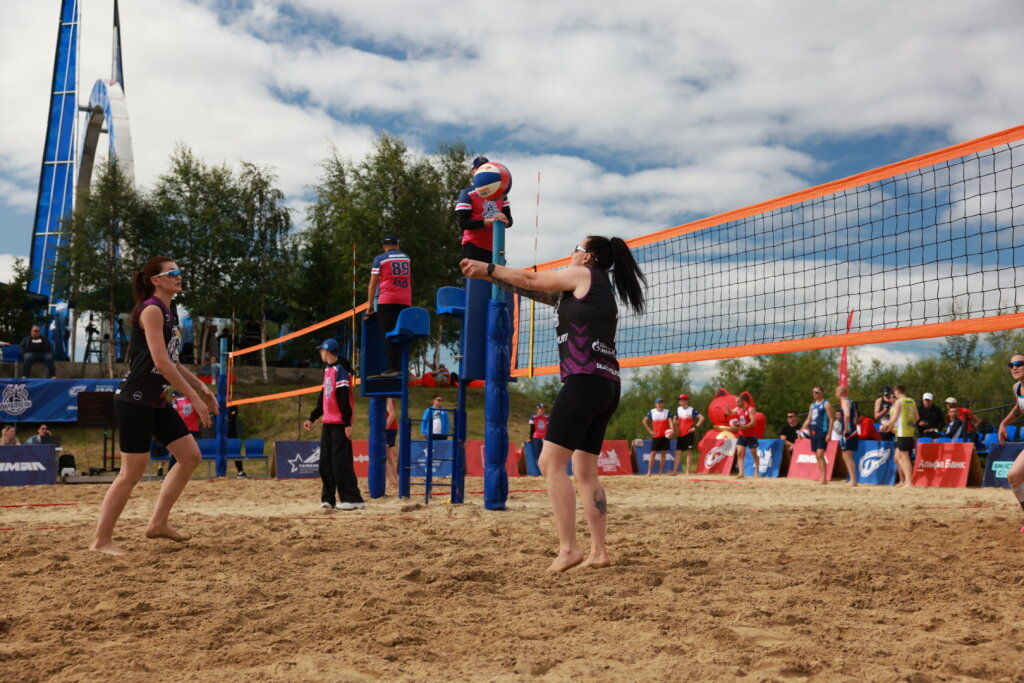 На Ямале проходит региональный турнир по пляжному волейболу